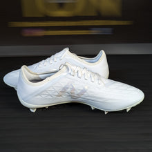 Load image into Gallery viewer, New Balance Furon 5.0 Pro - White
